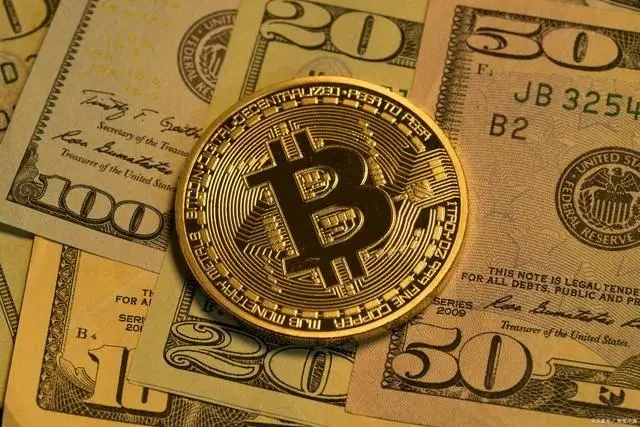 比特币价格暴跌近40%_比特币收复82000美元_比特币